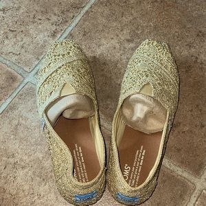 Tom’s Gold Crochet Metallic